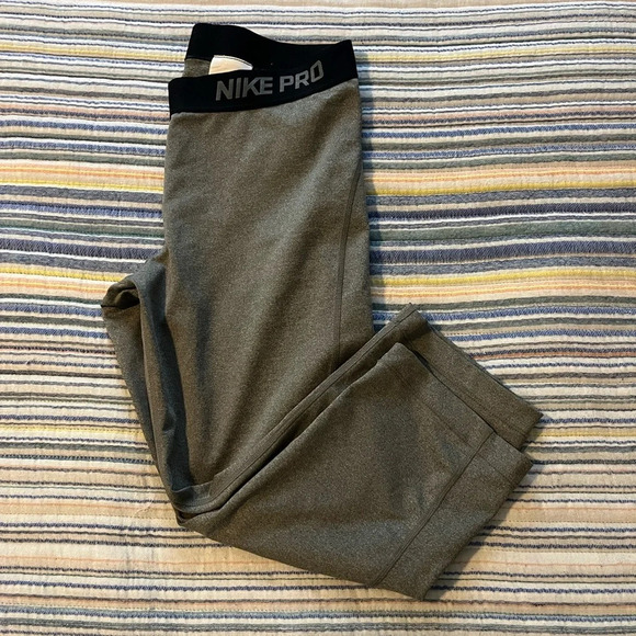 Nike Pro Drifit Cropped Leggings - Picture 1 of 9